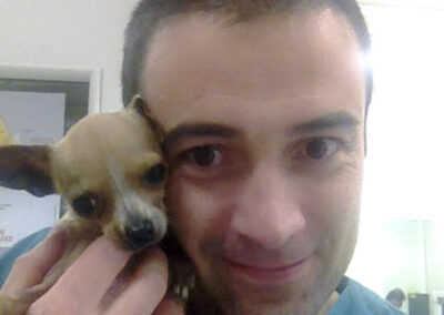Dott. Veterinario Massimo De Nardi con Chihuahua